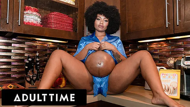 Pregnant Avery Jane Hungers for Deep Throating and Wet Humping