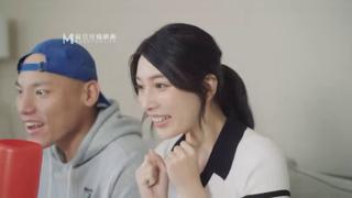 Vixen seeks modeling gig, demands carnal sacrifices from cocky director