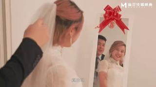 Horny🥵 mom and daughter with big tits pounded together at the wedding