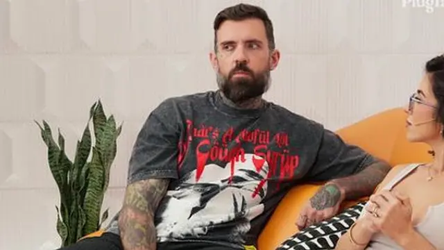 Olivia Jay and Lena Play with a Plug