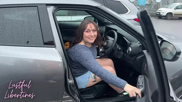 Cheating Milf wives Creampie While on a Call with Her Husband