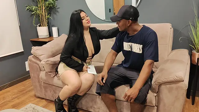 Antonella Jones gives a extraordinary blowjob to the delivery guy while waiting for another request