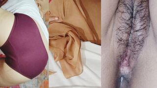 Ngentot cewek cantik jilbab muslimah tanpa kondom  Dia tak mau lepas hijab saat ngentot
