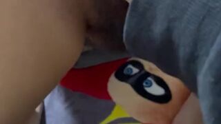making her cum w her favorite toy