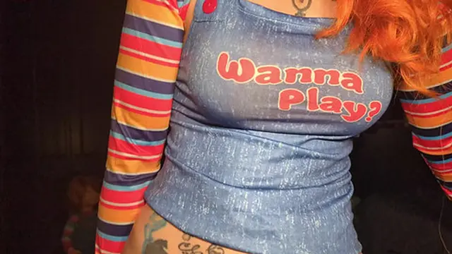 female chucky cosplayer girl gets fucked by dragon dildo