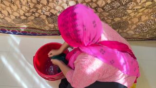 Big Pussy BBW big ass & Huge Boobs Hot Egypt Stepmom Washing Dress & Gets Horny!