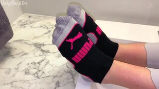 She Gives Me A Sneaky Footjob In The Bathroom! (Tania Amazon, sneaky cheating)