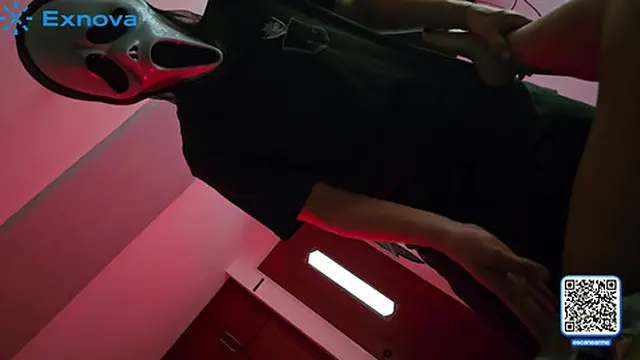 My neighbor (ghostface) BREAKS my ass on Halloween night and my Boyfriend doesn′t notice