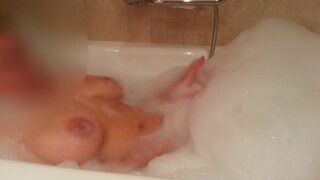 asmr sentitemi mentre lo pompo come un cagna e il mio orgasmo nella vasca quando mi grilletto la pas