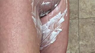 Gorgeous MILF shaves her hairy pussy for the 1st time in over a year!perfect pussy