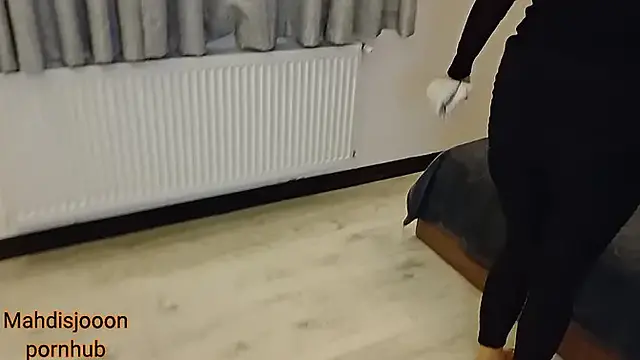 سکس ایرانی با نظافتچی شوهردار میگه زود بکن تا کسی نیومده (داستانی مکالمه فارسی)