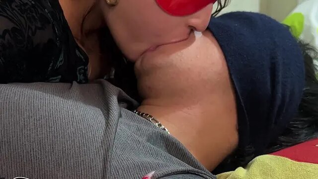 What a spectacular FRENCH KISS my stepsister gives me! ????