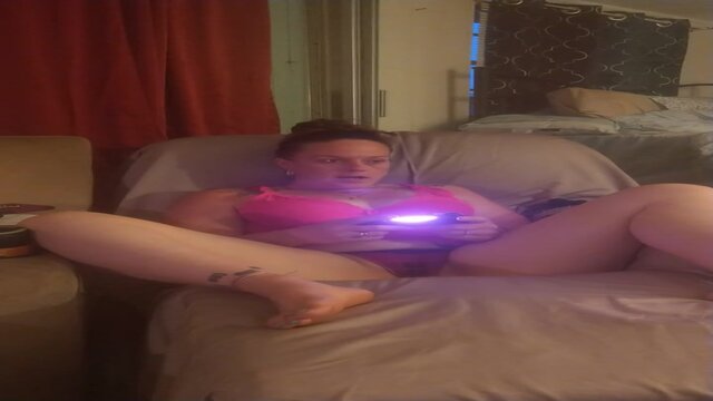 Gamer girl flaunts her assets while winning in Fortnite