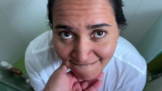 Mom's filthy shower🚿 fantasy: I ravage my stepmom's wet p***sy, just mom's arrival