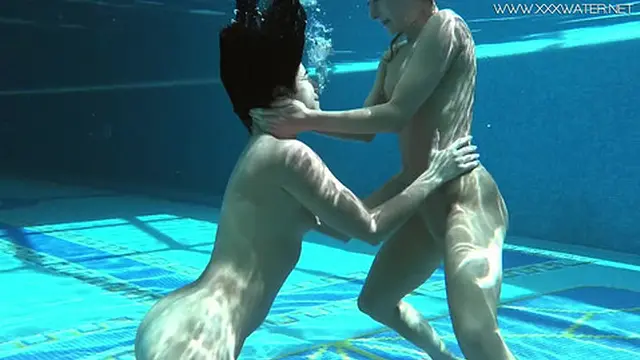 American and Russian chicks Jessica and Lindsey