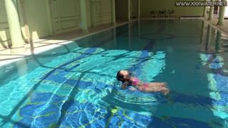 Sexy teenies get their juicy jizz on at Sunny's poolside squirt fest, Jessica Lincoln