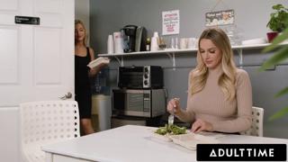 Emma Hix gets consumed by Blake Blossom's insatiable hunger for her juicy, dripping wet vagina✌